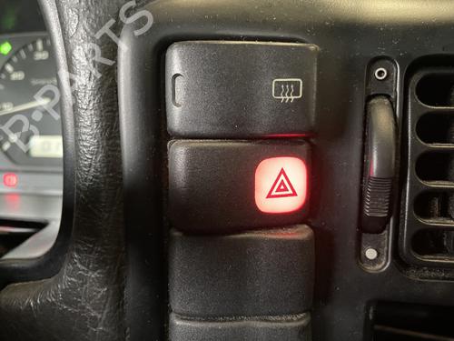 Used Warning switch Warning switch VW POLO III (6N1) 55 1.3 (55 hp) 31883294 31883294