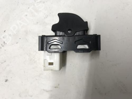 Right front window switch CITROËN C3 III (SX) 1.2 THP 110 (SXHNPS, SXHNZT, SXHNZ6) | BP26422737I26 