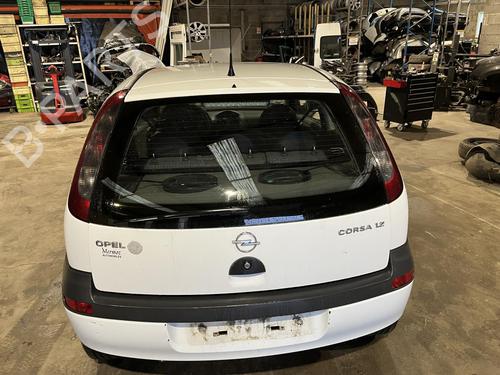 Troisième feu stop OPEL CORSA C (X01) 1.2 (F08, F68) (75 hp) 31649428