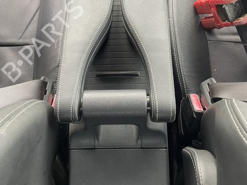 Console central RENAULT SCÉNIC II (JM0/1_) 2.0 (JM05, JM0U, JM1N, JM1U, JM2V) (135 hp) 31649398