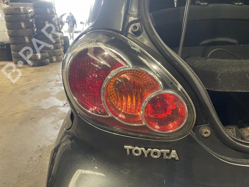 Venstre baglygte TOYOTA AYGO (_B1_) 1.0 (KGB10_, KGB10R) (68 hp) 31613209