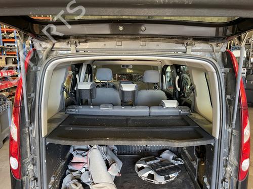 Used Rear parcel shelf RENAULT KANGOO / GRAND KANGOO II (KW0/1_) 1.5 dCi 90 (KW05, KW08, KW0G, KW11) (90 hp) 32667628
