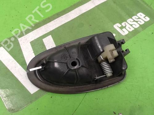 Poignée intérieure avant droite RENAULT SCÉNIC I MPV (JA0/1_, FA0_) 1.9 dTi (JA0N) (98 hp) 27295333