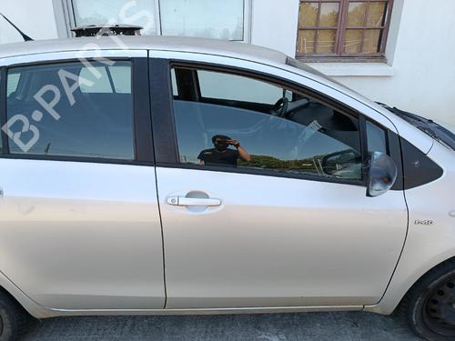 front-right-door-window-toyota-yaris-_p9_-2005-2006-2007-2008-2009-2010-2011-2012-2013-2014-37230452 main image