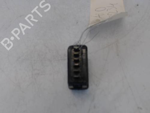 Used Right front window switch Right front window switch RENAULT CLIO II (BB_, CB_) 1.2 (BB0A, BB0F, BB10, BB1K, BB28, BB2D, BB2H, CB0A,... (58 hp) 27027976 27027976
