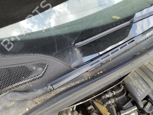 Used Front windshield wiper arm PEUGEOT 307 Break (3E) 1.6 HDi 110 (109 hp) 27035409