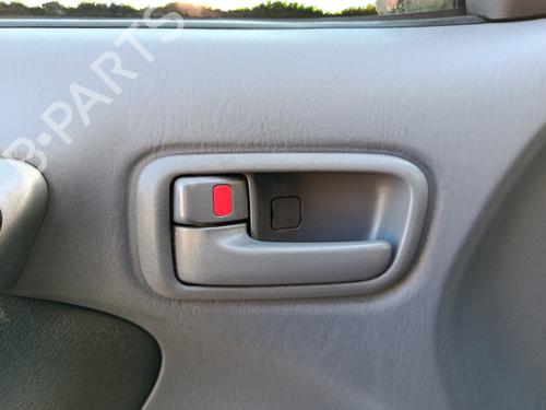 Used Front left interior door handle Front left interior door handle TOYOTA RAV 4 II (_A2_) 2.0 D 4WD (CLA20_, CLA21_, CLA20R, CLA21R) (116 hp) 32772926 32772926