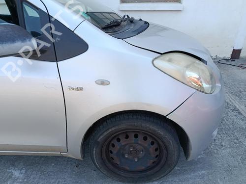 right-front-fenders-toyota-yaris-_p9_-2005-2006-2007-2008-2009-2010-2011-2012-2013-2014-37230440 main image