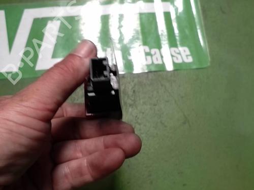Used Warning switch NISSAN MICRA III (K12) 1.2 16V (80 hp) 27035118