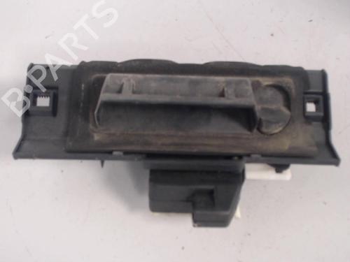 Used Tailgate handle Tailgate handle PEUGEOT 206 Hatchback (2A/C) 1.4 i (75 hp) 27031607 27031607