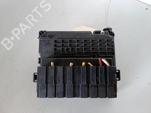 Used Fuse box Fuse box 39018560 39018560