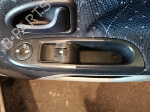 front-right-interior-door-handle-renault-clio-ii-bb_-cb_-1998-1999-2000-2001-2002-2003-2004-2005-2006-2007-2008-2009-2010-2011-2012-2013-2014-2015-2016-32493628 main image