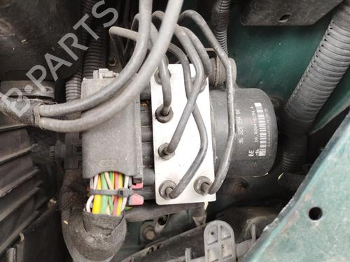 ABS Bremseaggregat PEUGEOT 206 Hatchback (2A/C) 1.4 i (75 hp) 27033265