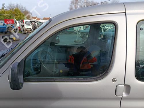 Used Front left window mechanism CITROËN BERLINGO / BERLINGO FIRST MPV (MF_, GJK_, GFK_) 1.4 i (MFKFX, MFKFW, GJKFWB, GJKFWC, GFKFWC) (75 hp) 32080419