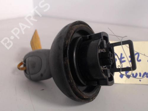 Używane Korek wlewu paliwa RENAULT TWINGO I (C06_) 1.2 16V (C060) (60 hp) 27037183
