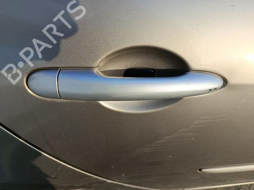 Używane Klamka zewnętrzna drzwi tylnych prawych RENAULT CLIO III (BR0/1, CR0/1) 1.5 dCi (C/BR0G, C/BR1G) (68 hp) 30848972