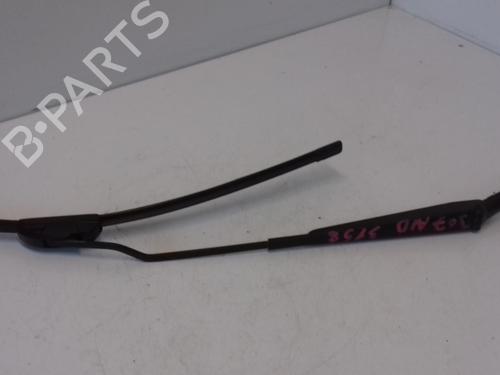 Used Front windshield wiper arm PEUGEOT 307 Break (3E) 2.0 HDi 135 (136 hp) 27030303