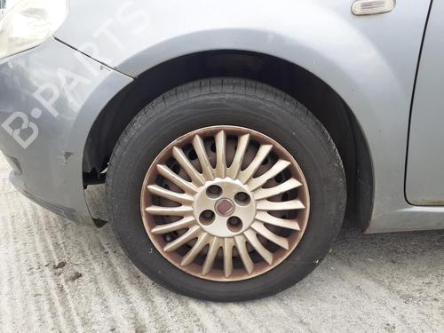Used Left front driveshaft FIAT GRANDE PUNTO (199_) 1.3 D Multijet (75 hp) 27329438