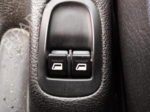 Used Left front window switch PEUGEOT 206 Hatchback (2A/C) 1.4 i (75 hp) 30132690