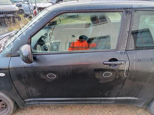 Dørrute ventre foran SUZUKI SWIFT III (MZ, EZ) 1.3 (RS413, ZC11S) (92 hp) 32126582