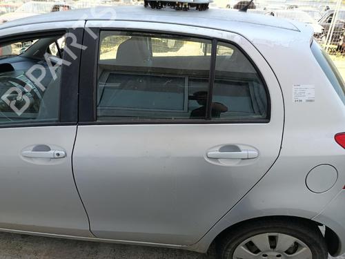 Dør rude ventre bagtil Dør rude ventre bagtil TOYOTA YARIS (_P9_) 1.4 D-4D (NLP90_, NLP90R) (90 hp) 37230453 37230453