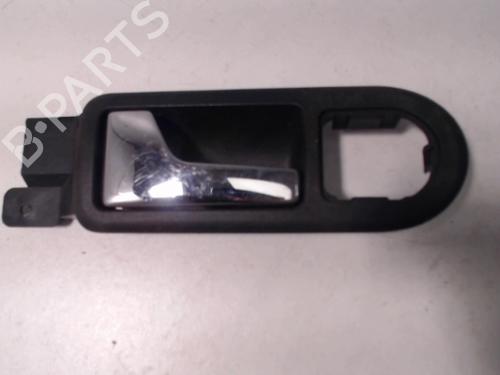 Venstre fortil invendig håndtag VW GOLF IV (1J1) 1.9 SDI (68 hp) 27037237