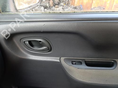 Maneta interior delantera derecha Maneta interior delantera derecha OPEL AGILA A (H00) 1.2 16V (F68) (75 hp) 36818643 36818643
