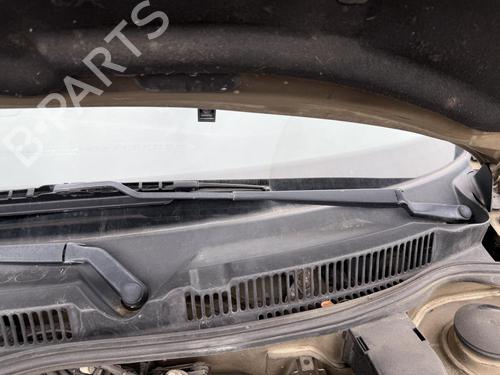Used Front windshield wiper arm VW GOLF IV (1J1) 1.9 TDI (90 hp) 27032882