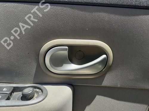 Used Front left interior door handle RENAULT CLIO III (BR0/1, CR0/1) 1.2 16V (BR02, BR0J, BR11, CR02, CR0J, CR11) (75 hp) 27504778