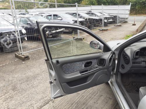 Used Left front door Left front door 27574402 27574402