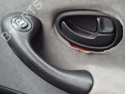 Used Front right interior door handle PEUGEOT 406 (8B) 1.9 TD (90 hp) 27028220