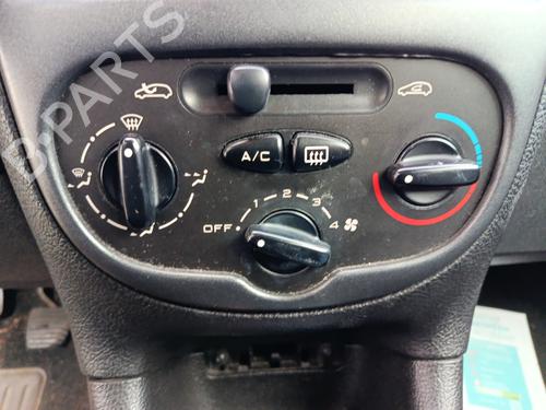 AC Styreenhet / Manøvreringsenhet PEUGEOT 206 Hatchback (2A/C) 1.4 HDi eco 70 (68 hp) 30464526