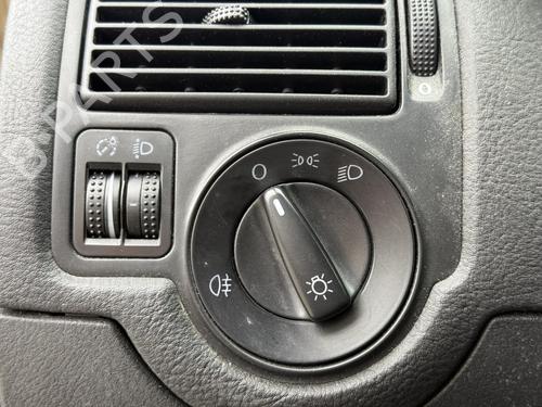 Used Headlight switch VW GOLF IV (1J1) 1.9 TDI (90 hp) 27032856