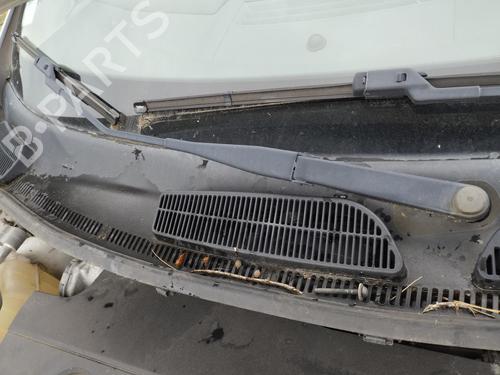 Used Front windshield wiper arm FORD FIESTA VI (CB1, CCN) 1.4 TDCi (70 hp) 27033476