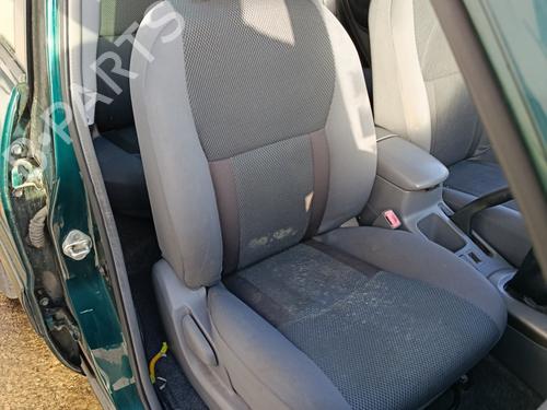 Used Right front seat Right front seat TOYOTA RAV 4 II (_A2_) 2.0 D 4WD (CLA20_, CLA21_, CLA20R, CLA21R) (116 hp) 32772932 32772932