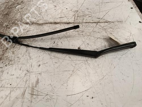 Used Front windshield wiper arm Front windshield wiper arm 38745997 38745997