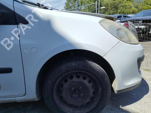 Używane Błotnik przedni prawy RENAULT CLIO III (BR0/1, CR0/1) 1.5 dCi (C/BR0G, C/BR1G) (68 hp) 27035636