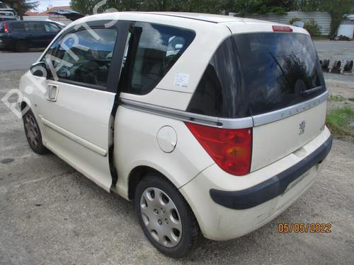 Used Left taillight PEUGEOT 1007 (KM_) 1.4 HDi (68 hp) 27029204