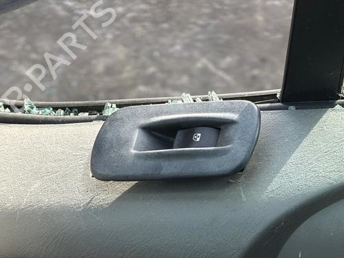 Used Right front window switch Right front window switch NISSAN PRIMASTAR Van (X83) 2.0 dCi 90 (90 hp) 40112923 40112923