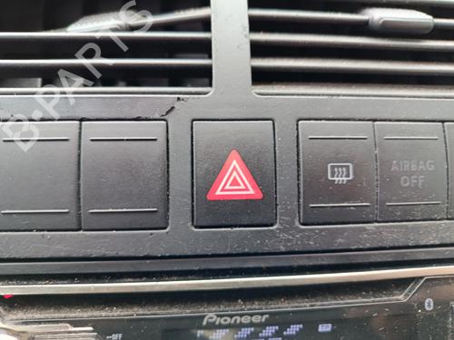 Bouton de warning VW POLO IV (9N_, 9A_) 1.4 TDI (70 hp) 32095741