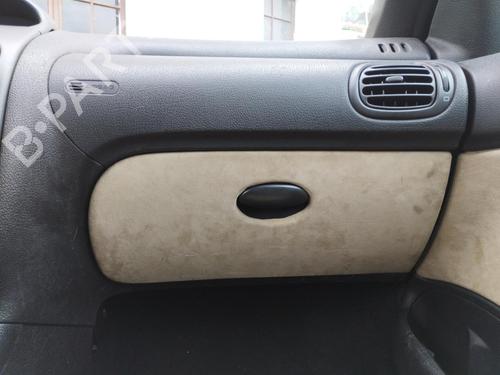 Used Glove box PEUGEOT 206 Hatchback (2A/C) 1.4 i (75 hp) 27035872