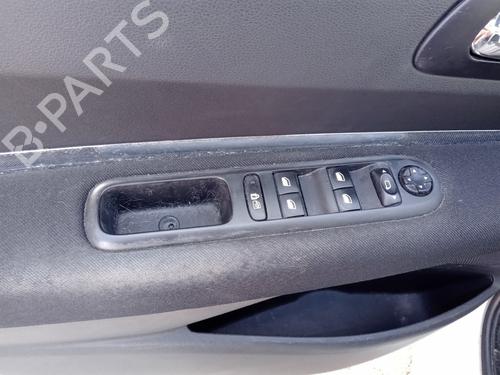 Used Left front window switch PEUGEOT 5008 (0U_, 0E_) 1.6 HDi (110 hp) 29300435