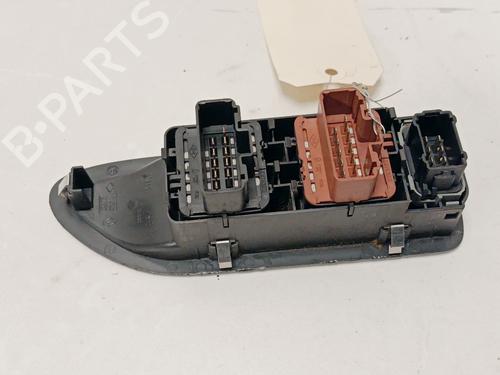 Used Left front window switch Left front window switch RENAULT LAGUNA II Grandtour (KG0/1_) [2001-2007] 33848440 33848440