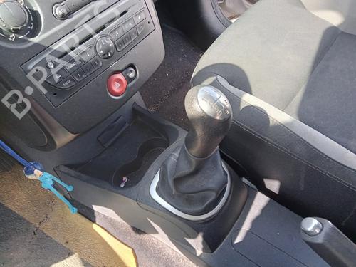 Used Gear lever RENAULT CLIO III Grandtour (KR0/1_) 1.5 dCi (KR0G) (68 hp) 30328882
