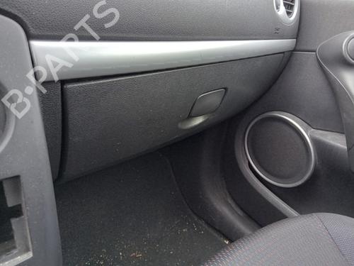 Used Glove box RENAULT CLIO III (BR0/1, CR0/1) 1.5 dCi (BR17, CR17) (86 hp) 32188465