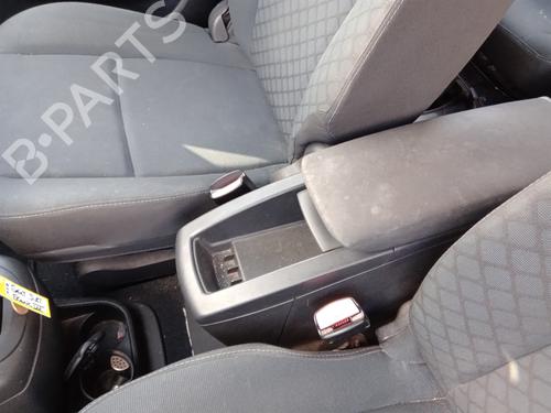Used Seat buckle RENAULT GRAND SCÉNIC III (JZ0/1_) 1.5 dCi (JZ09, JZ0D, JZ10, JZ14, JZ1G, JZ29, JZ2C) (110 hp) 28597188