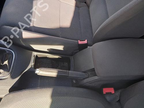 Used Armrest / Center console VW GOLF V (1K1) 1.9 TDI (105 hp) 26989380
