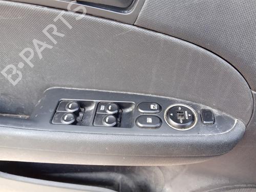 Used Left front window switch HYUNDAI i30 (FD) 1.6 CRDi (90 hp) 27012380
