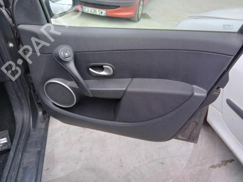Høyre foran invendig håndtak RENAULT CLIO III Grandtour (KR0/1_) 1.5 dCi (KR0F) (86 hp) 27005511