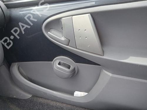 Used Right front window switch Right front window switch PEUGEOT 107 (PM_, PN_) 1.4 HDi (54 hp) 33848605 33848605